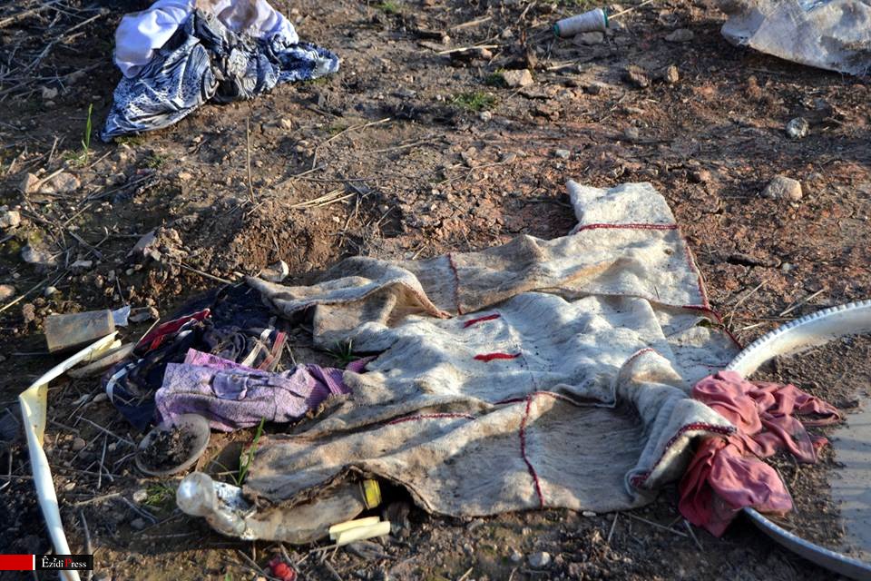 EzidiPress's tweet photo. > 30 mass graves were discovered so far in #Shingal;more expected in the south (held by ISIS)
#StopYazidiGenocide https://t.co/aU1xiiezWn
