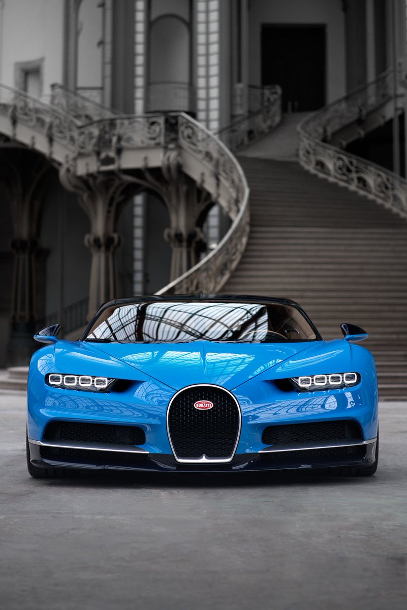 SpinachBranding's tweet photo. In talk with @Bugatti design chief Achim Anscheidt https://t.co/8mjgqY1m1H #Chiron #designandbranding #Bugattidesign https://t.co/weXrfih9Fv