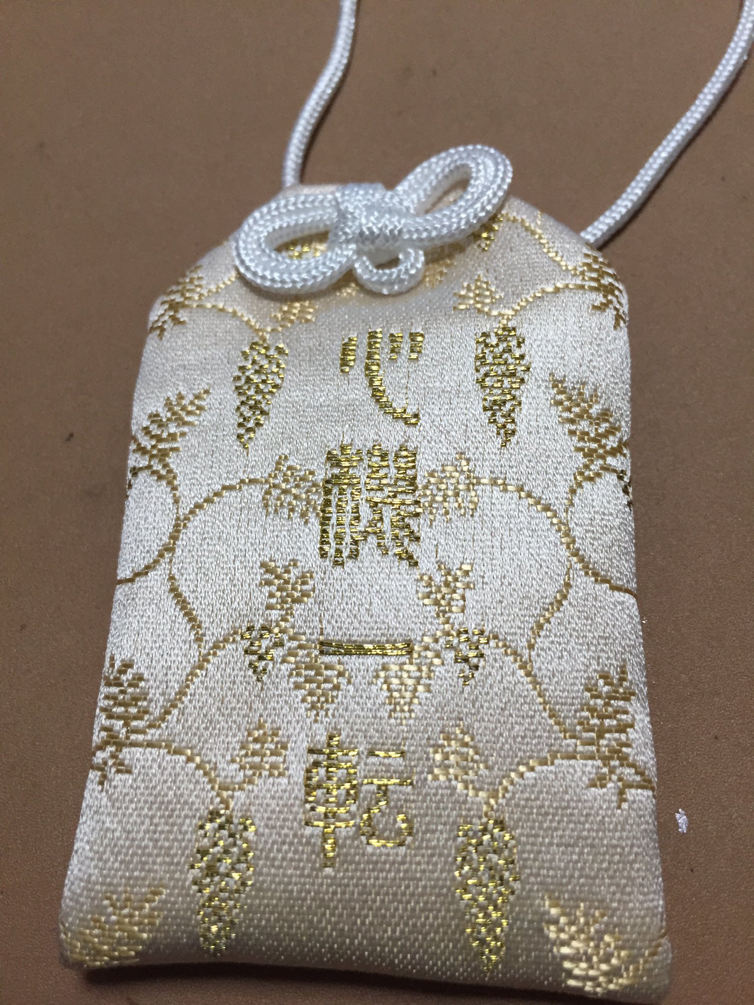 みぃ 昨日行った京都の安井金比羅宮 お守り買って来たよ 心機一転御守 これまでの悪縁を切っり 新たな縁を結びたい人との為の御守 中には輪が入っていて 輪をくぐり向ける自分をイメージするんだって みぃ 昨日行った京都の安井金比羅宮 お守り買って来たよ 心機一転御守 これまでの悪縁を切っり 新たな縁を結びたい人との為の御守 中には輪が入っていて 輪をくぐり向ける自分をイメージするんだって