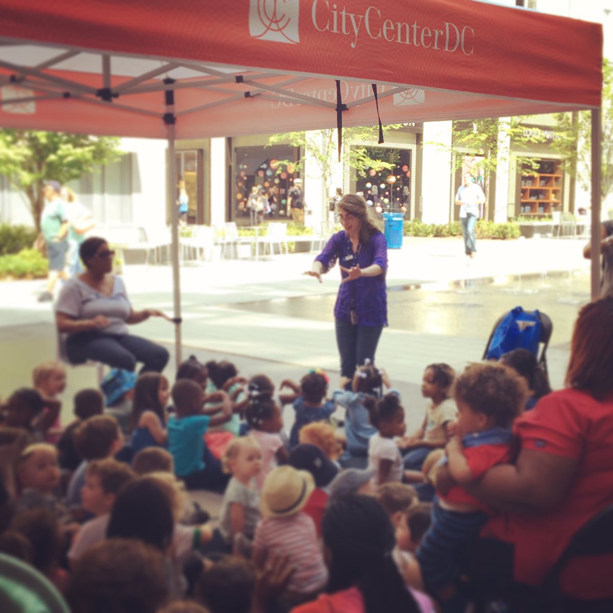 CityCenterDC's tweet image. Bring your little ones for some reading, singing and fun in The Plaza at CityCenter with #MLKLibrary at 10:30am!