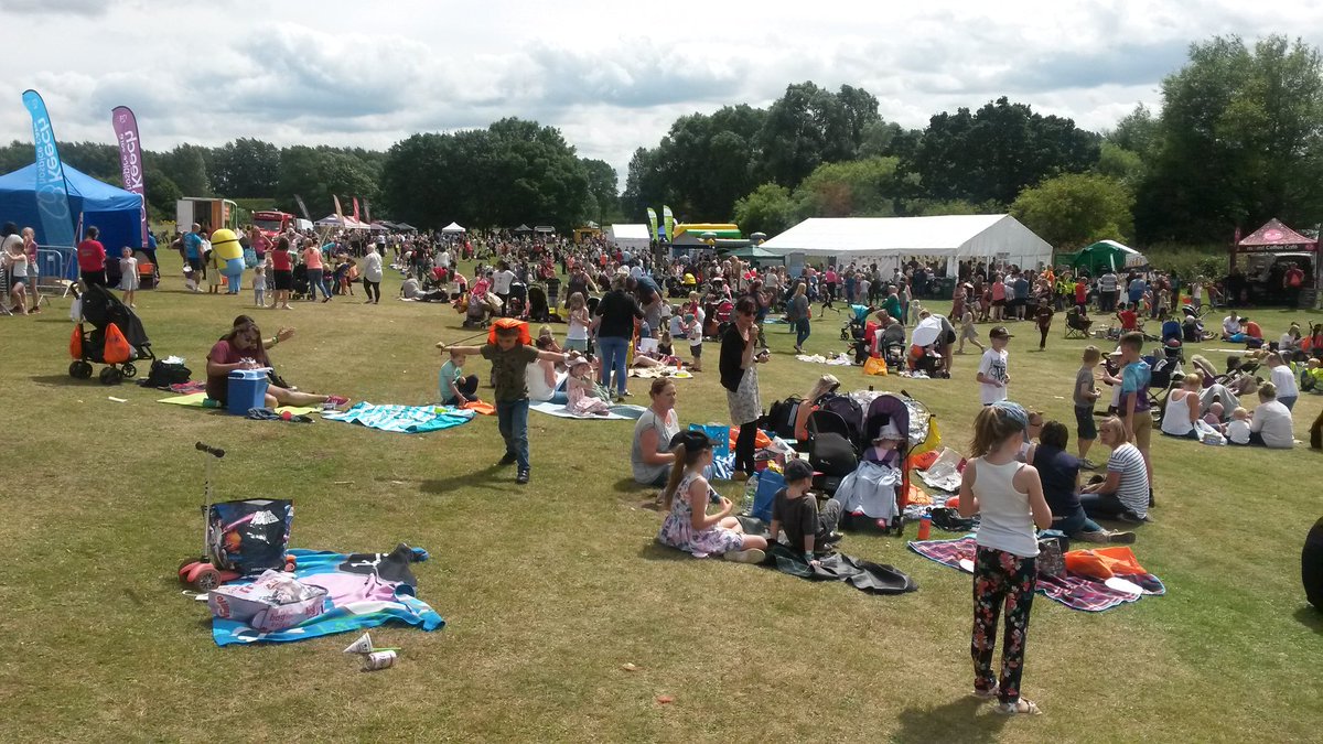 WelHatCouncil's tweet photo. The sun is shining and there's still plenty of time to head down to Stanborough Park #whplayday https://t.co/Z2Fs6CxekX