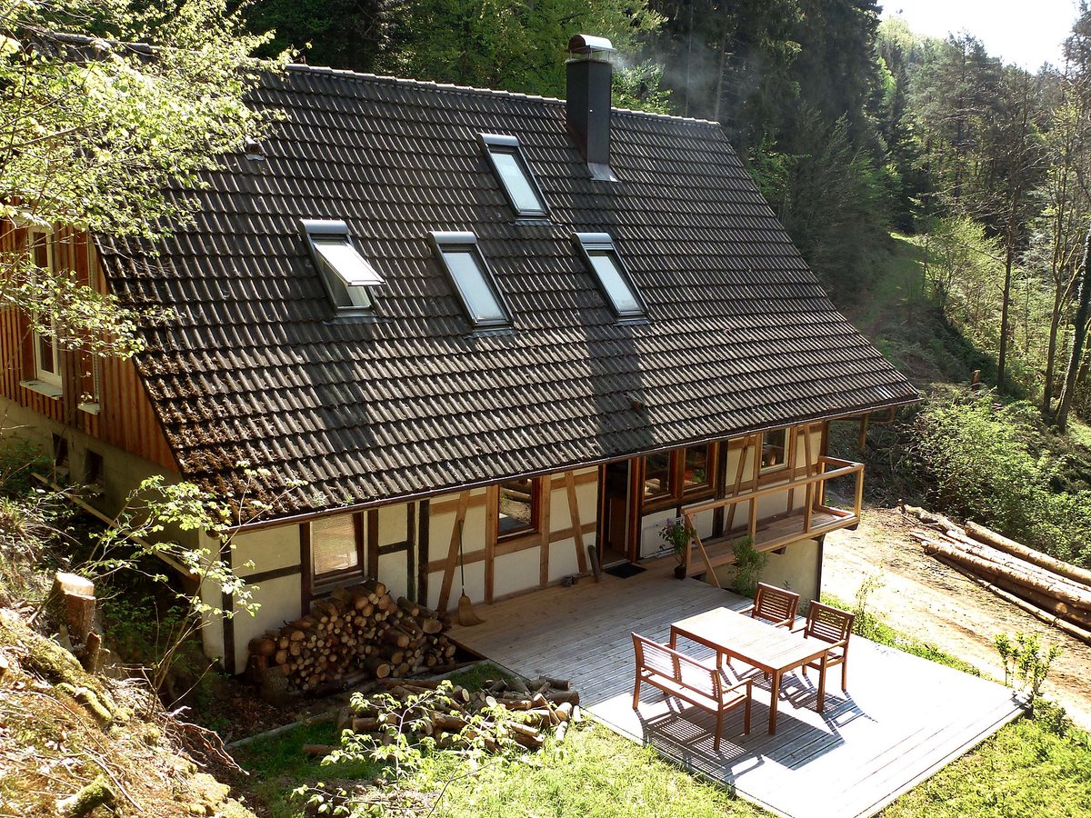 InterhomeBE's tweet photo. Prachtig gelegen vakantiehuis in het hart van het Zwarte Woud, Duitsland. https://t.co/7ARCYI0RGV https://t.co/6q0h4gQ0H2