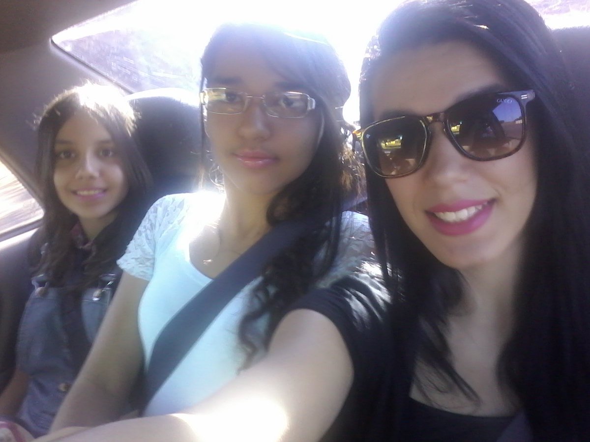 CrisAssoni's tweet photo. '*Férias em familia 👭💜
#Sobrinha e #Irmã https://t.co/hEYTNuKKhT