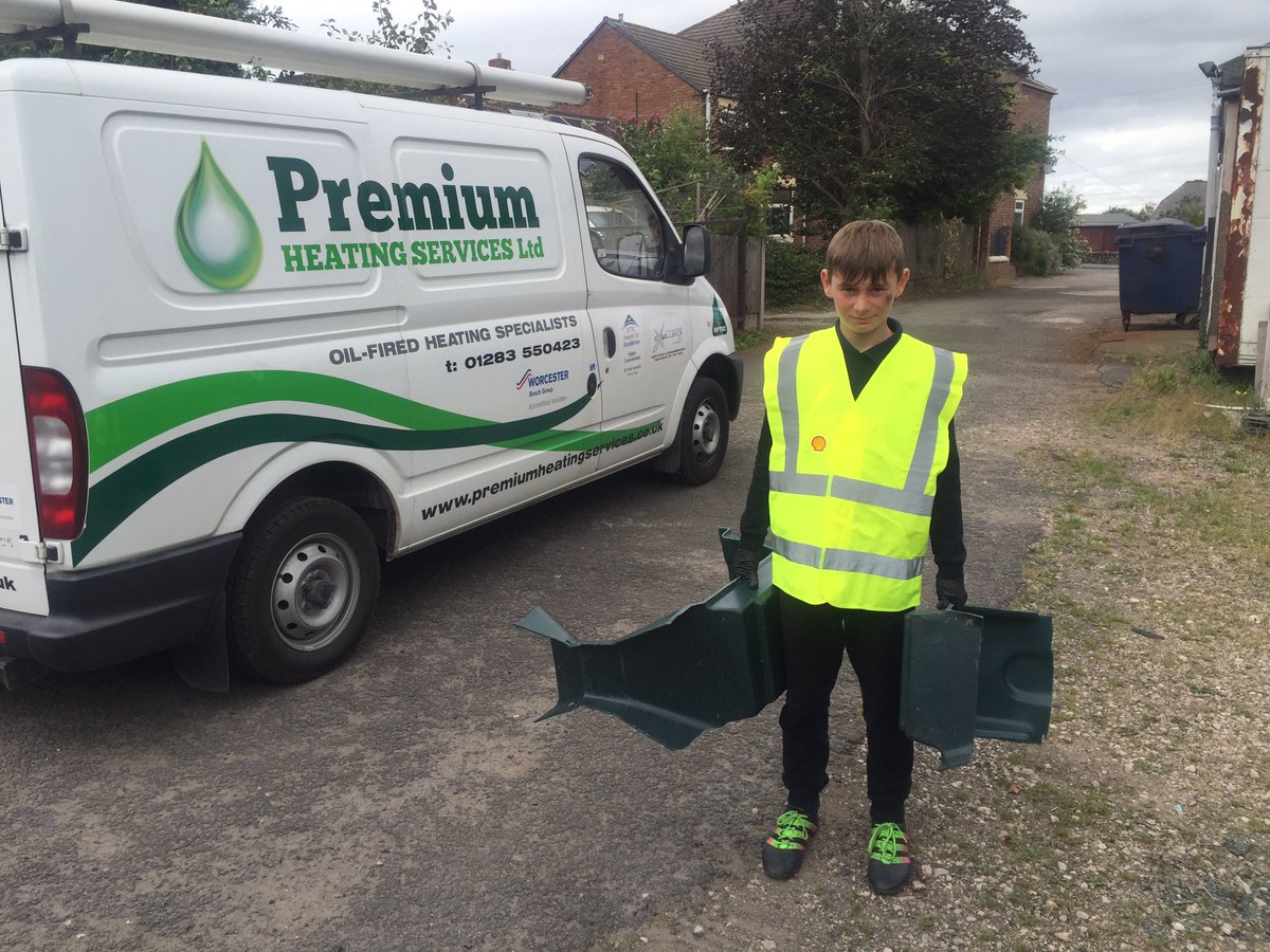 Premiumheating's tweet photo. My assistant for the day https://t.co/2dVl08CcYK