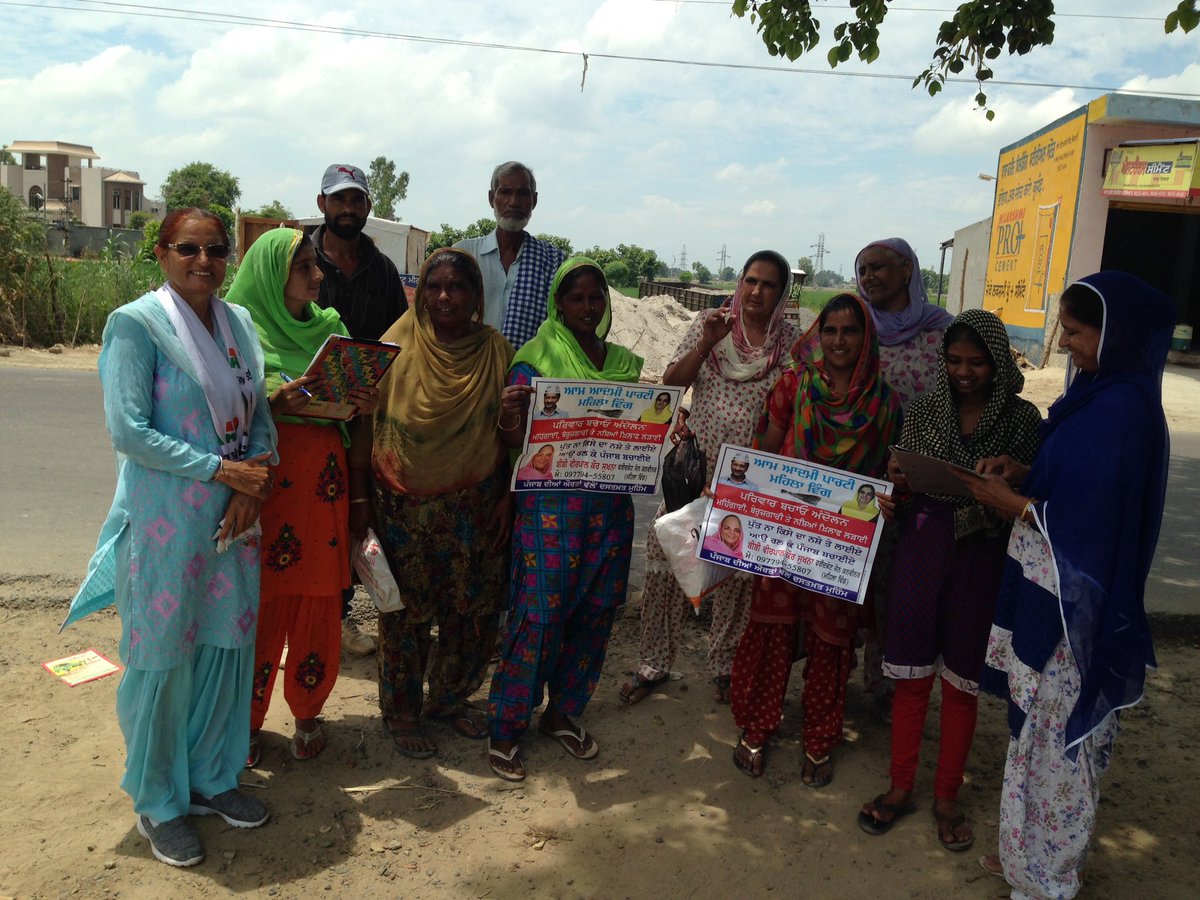 igurmeetkaur's tweet photo. Today sign campaign got in halka KKP ladies felt happy wn thy shouted slogan Nsha Bhajao Punjab Bachao AAP Jindabad https://t.co/MsO0FM9spm