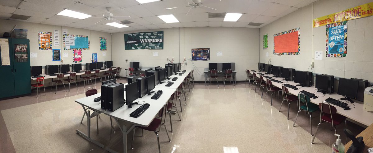 CoachBennaka's tweet photo. The lab is back up and running! #BackToSchool2K16 #SSDPride https://t.co/tihlJ9ZZqL