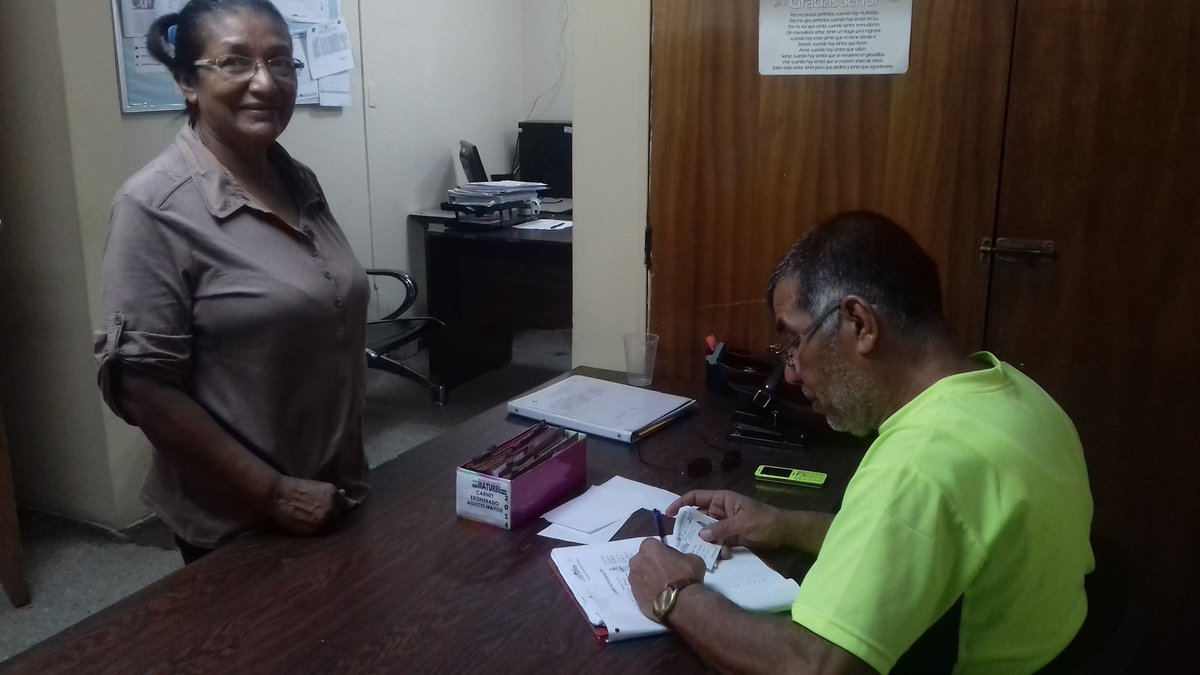 transvialmat's tweet image. Seguimos entrega de Carnets de Exoneración del Pasaje Urbano a Ciudadanos de la 3era. Edad @LaMejorMaturin