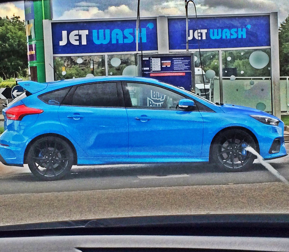 lavery_ross's tweet photo. Spotted 👌🚙💨💥💥🏁 #FocusRS #FordPerformance #Ford https://t.co/mQQQVYdPnV