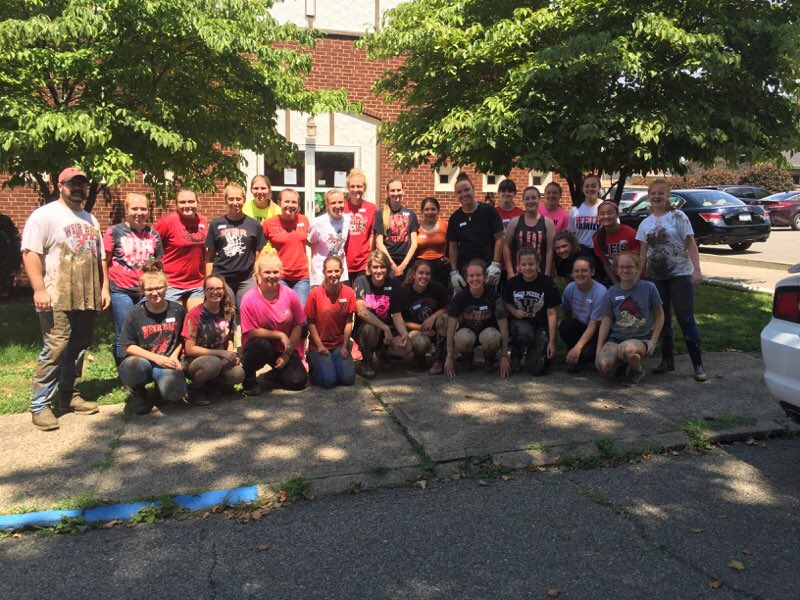 WeirGirlsSoccer's tweet photo. We play for more than just the game.
#FollansbeeStrong #CommunityRebuild #FloodRelief https://t.co/vk5kLb0ltb
