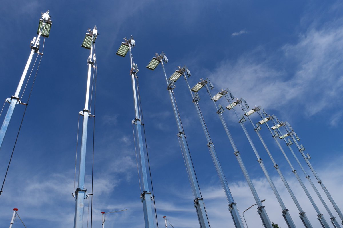 Silcatraffic's tweet photo. The #sky is the #limet with our #quickcube #mobile #lighttowers @Silcatraf https://t.co/GDDMIZkh6r