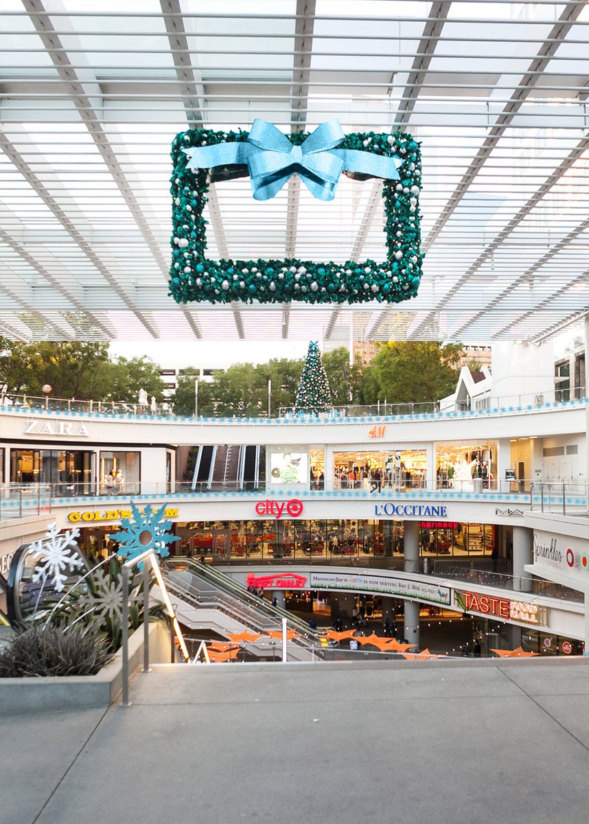 Had the pleasure of installing this beautiful display at <a href="/FIGat7th/">FIGat7th</a>! #AGDisplays