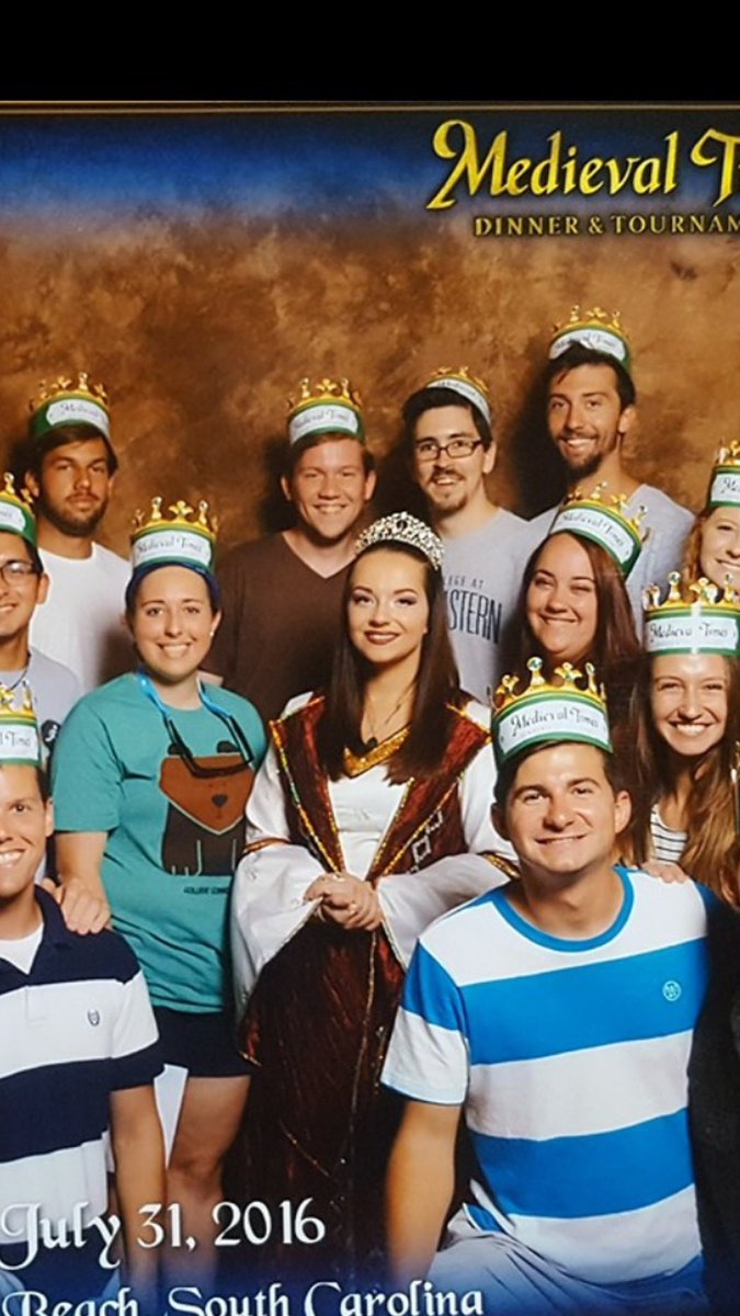 ethannunn94's tweet image. When you find out that the king at Medieval Times went to Southeastern... #WhitIsLit #KanyeBest