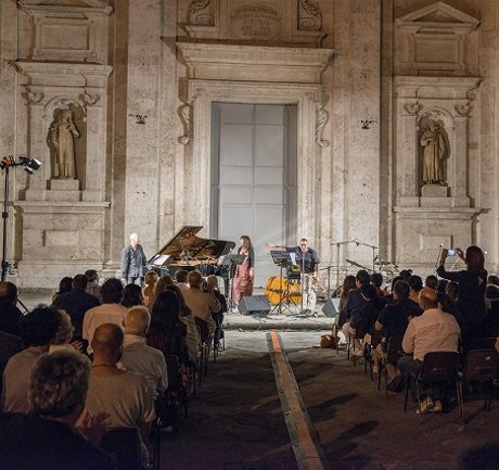 EnjoySiena's tweet photo. Stasera!
CHIGIANA MEETS SIENA JAZZ
Piazza Provenzano, #Siena ore 21.15

https://t.co/nG2KFmP8rL https://t.co/Pwjx3J6xms
