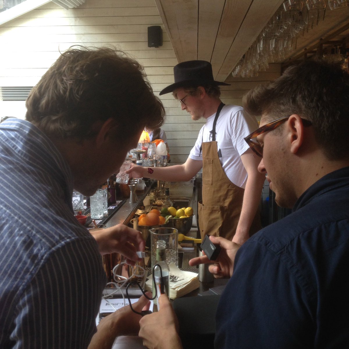 Let's do this <a href="/BuffaloTraceUK/">Buffalo Trace UK</a> #mysterymigration <a href="/HSLRoss/">@HSLRoss</a> @HSLTim <a href="/DrinksEnthusist/">DrinksEnthusist</a> Delaney up first