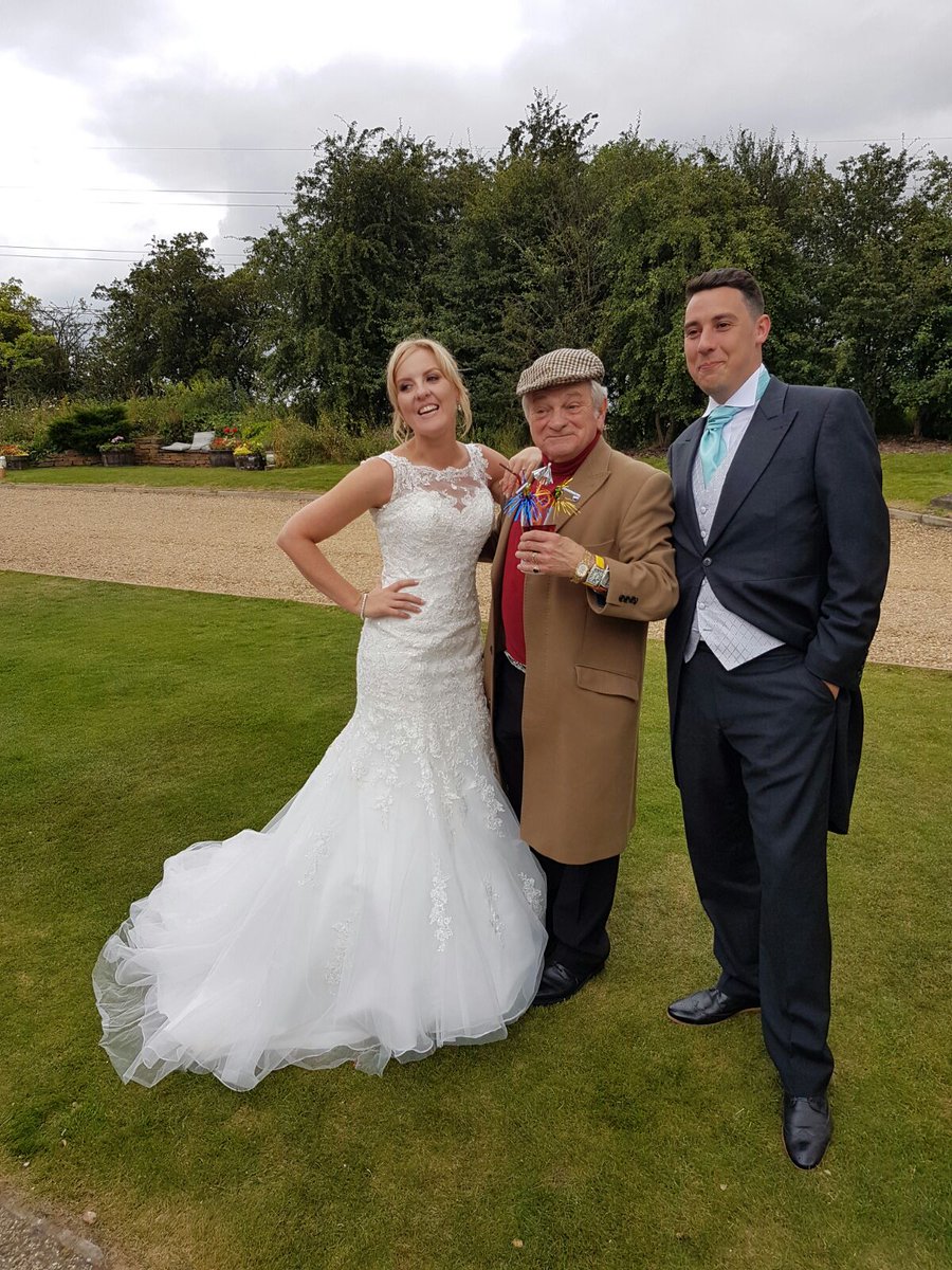 Check who pop up at Hayley &amp; Martin's wedding!! #delboy #gorgeousbride