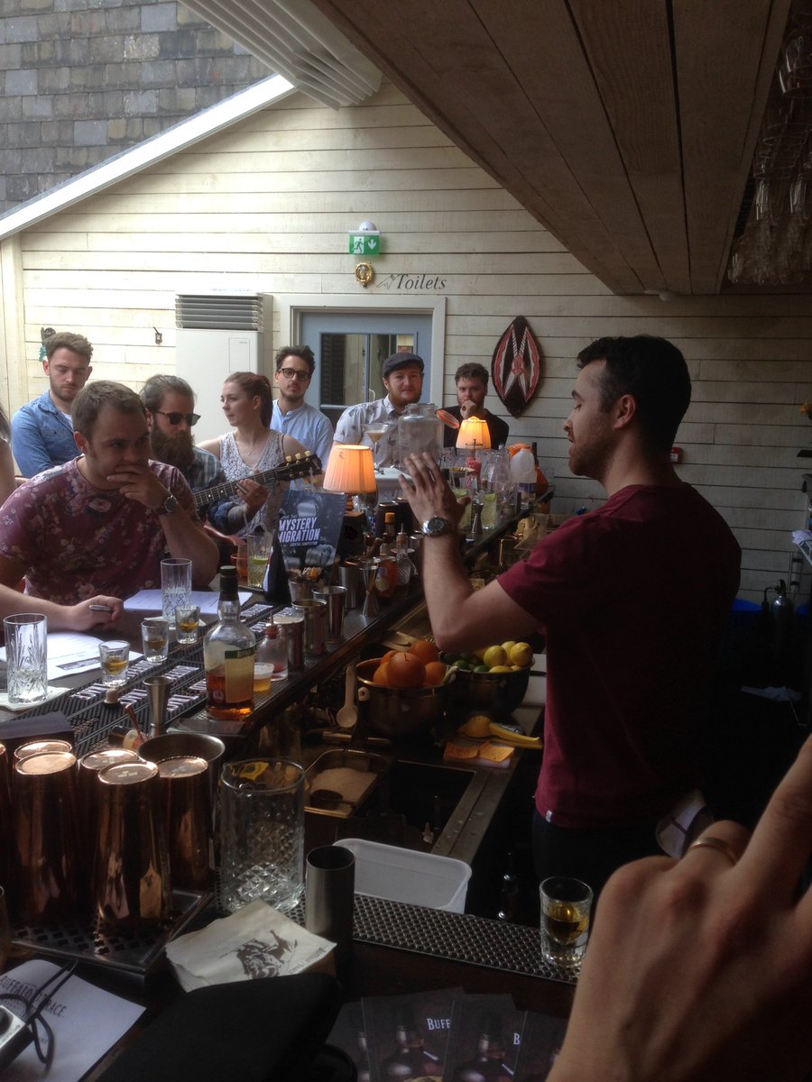 Next up with have <a href="/BoyceToby/">toby boyce</a> from San Chupitos #fulltimebadman #mysterymigration <a href="/HSLRoss/">@HSLRoss</a> #hesgothisownguitar