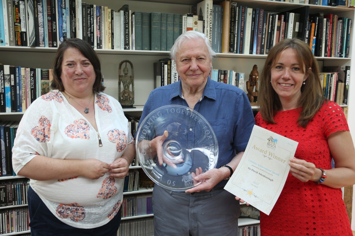 Sir David Attenborough receives #BIAZA Lifetime Achievement award #BIAZA50 youtu.be/nsWAyI0kX3I
