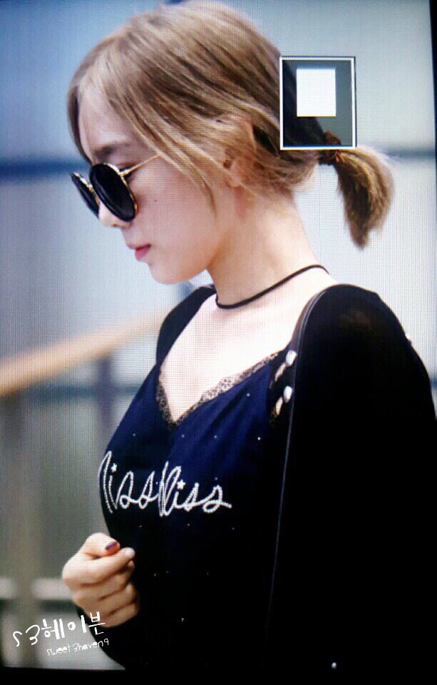 [PIC][03-08-2016]TaeYeon và SeoHyun trở về Hàn Quốc vào chiều nay Co8QrUWUMAAH0qN