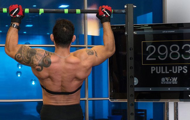 MensHealthMag's tweet image. How to get truly strong, according to the man who broke the world pullup record: spr.ly/6011B0Mvf