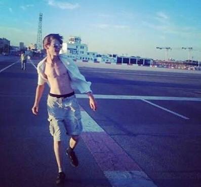tbsappreciation's tweet photo. WERK IT 🌝

(i can't help but snort every time i see this haghahkcjlbdsgf) https://t.co/UukxSepnBW