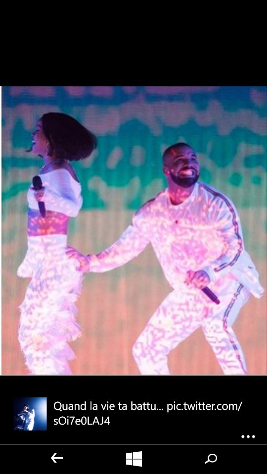 jhazoe's tweet photo. Juste en voyant la tête de @drake et son grand sourire sa lui plait 😂😂 https://t.co/qHnEVQygO4