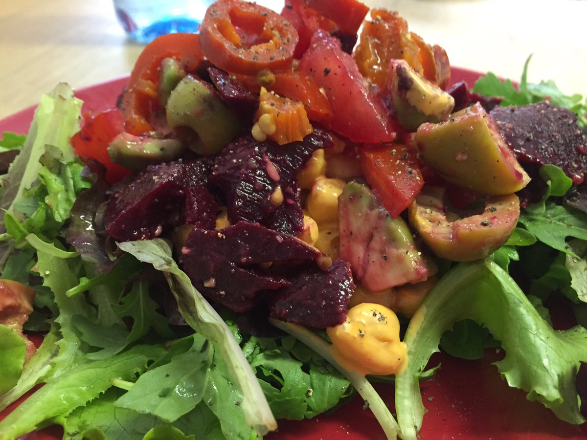 roxi_don's tweet photo. Fresh salad leaves and veggie goodness!! Yum https://t.co/gcZDBwORUc