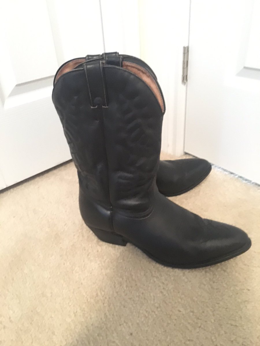 _nicbraz's tweet photo. How fired up I am to rock my dads old cowboy boots! 😍 #bootsandheart2k16 https://t.co/b1hXyyTFim
