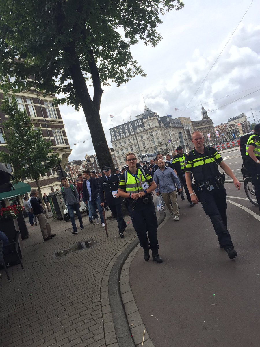 handhaving020's tweet photo. Grapje? Amsterdam heeft er 200 te kort! @Amsterdam1012: Genoeg handhavers https://t.co/se7NUaqJMW