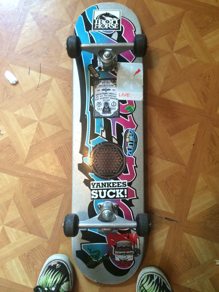foreignobjects0's tweet image. This is my skateboard aka my baby ❤️❤️ #DGK #Zumiez #Razer #BMTH