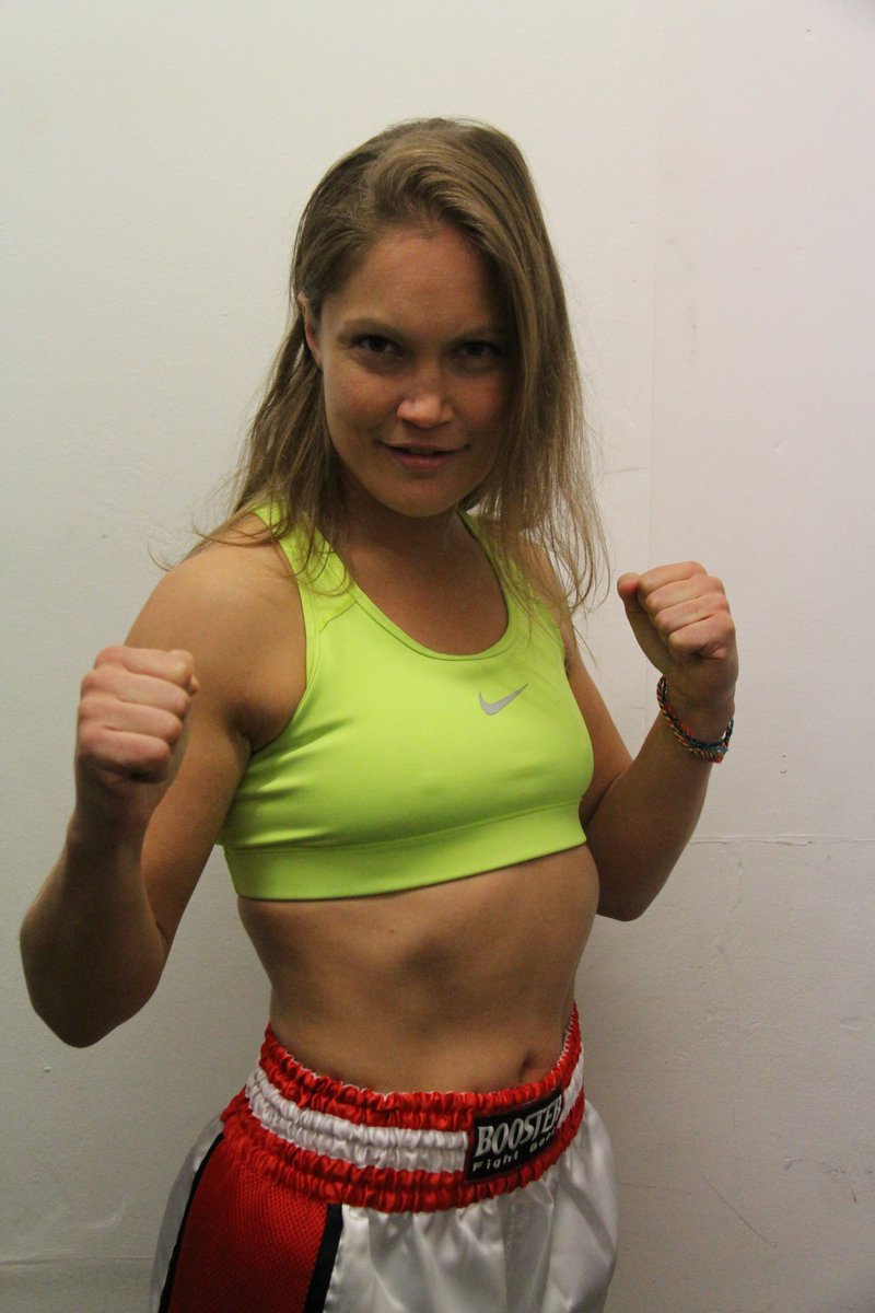 ParamountNetNL's tweet photo. Deze Belgische dame ziet ge vanavond in de ring tijdens de #Glory32 Super Fights - om 22:15 op Spike! https://t.co/DzYfvVa2Vf