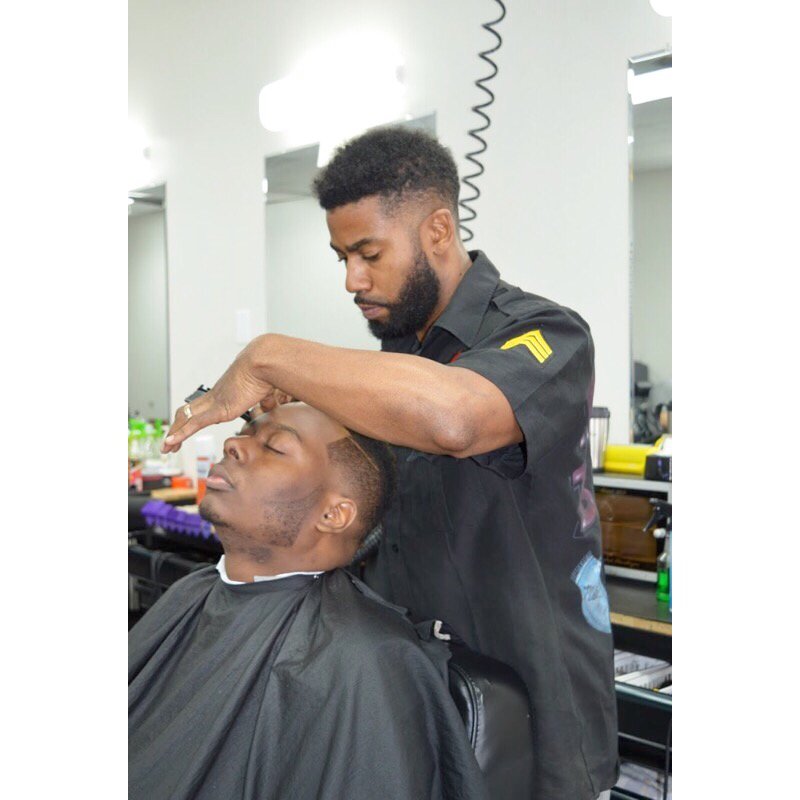 1NaturalEssence's tweet photo. Always Focused, Always Working ✊🏽💈⚔ https://t.co/IKKZptVkrW