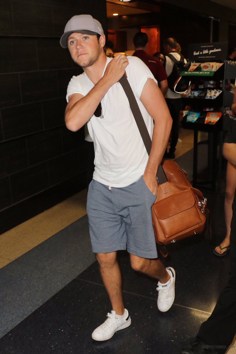 1Dteam_IT's tweet photo. NIALL è atterrato a Los Angeles ieri, 2 Agosto https://t.co/s0FB5TpOIt
