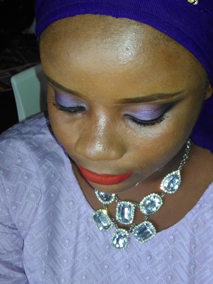 ivie_b_'s tweet photo. Roomies traditional day. Proud of myself. #makeupbyB YEAH that's me. πβΊ https://t.co/q2GkB930wr