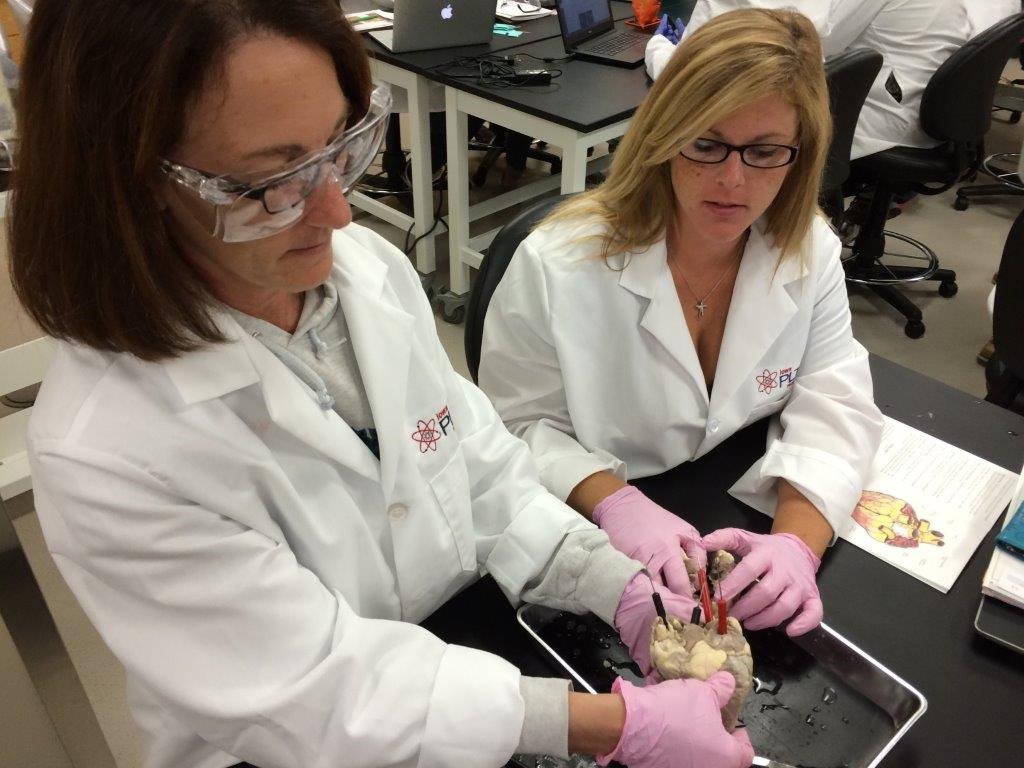 UIK12SchoolEng's tweet photo. @UIowaEngr @PLTWorg #PTLWPBS #PLTWCT16 HIgh School Teacher Training #IowaSTEM #STEMatIowa @uiowa https://t.co/s1UlOBzTbF