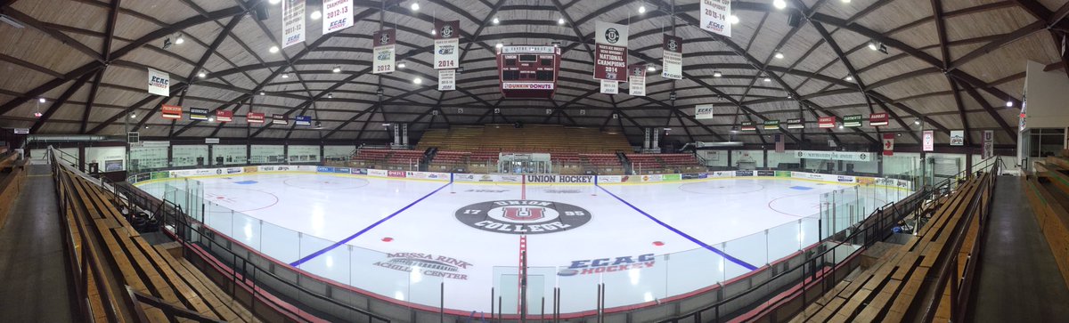UnionWHockey's tweet photo. Fresh ice is in! New journey is just around the corner...#godutch #classicbarn https://t.co/udfsqckgo3