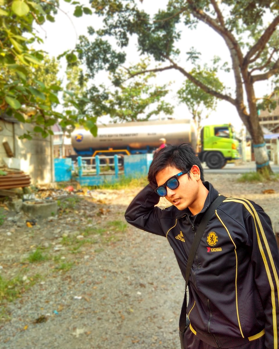 AndySholikin's tweet photo. Ngelek'i pemandangan trek'e https://t.co/CBSRHSSS4s