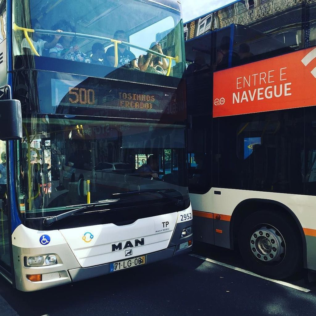 Ce n'est pas parce qu'on bloque le trafic qu'on ne peut pas se piquer une petite jasette. … ift.tt/2axOdWL