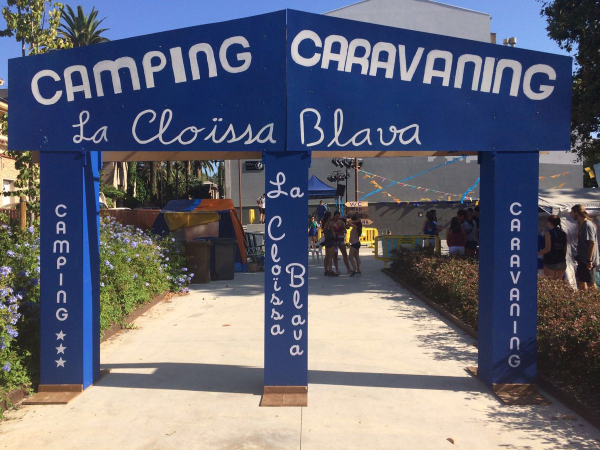 santjustcat's tweet photo. #santjust ja té camping: Cloïssa Blava! A gaudir tota la tarda i nit del dia blau! #fmsantjust https://t.co/TlcIda50sX