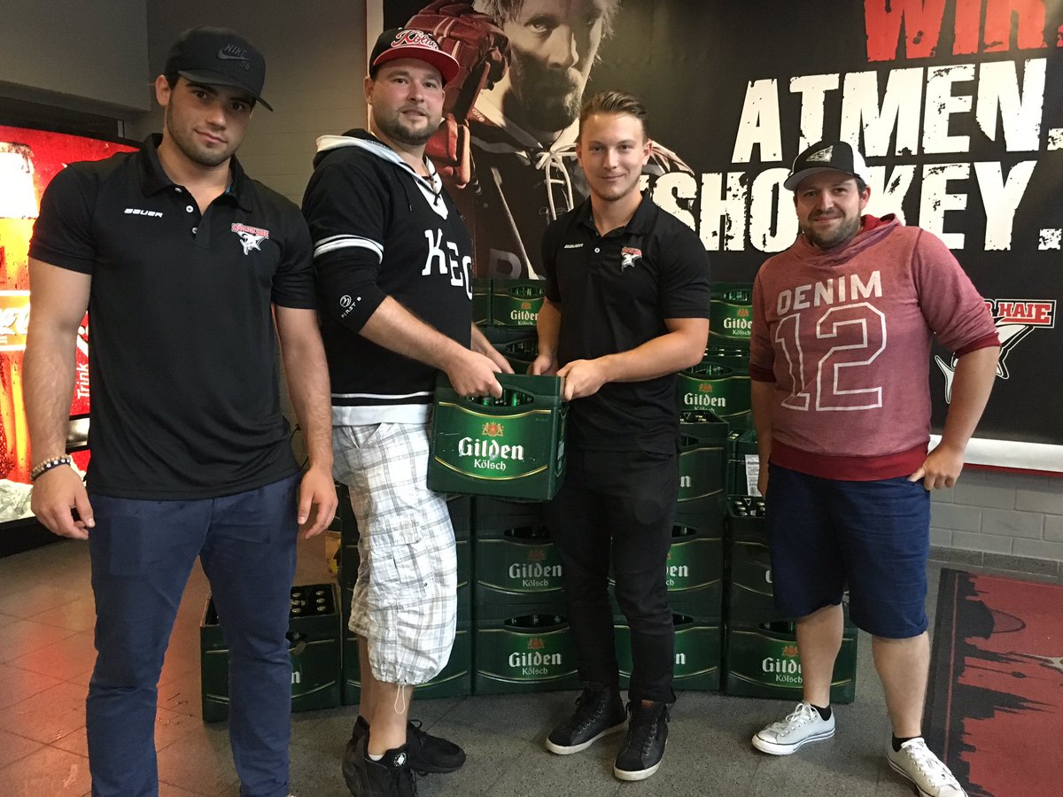 Gilden Kölsch für die Haie Fans. Überreicht von <a href="/Ohmi37/">Marcel</a> und Hannibal Weitzmann #aufgehtshaie