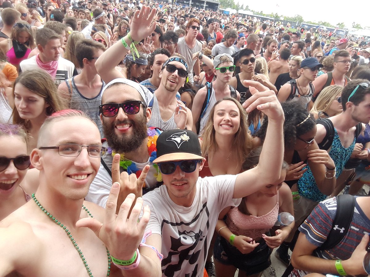 Dustinlovesgolf's tweet photo. @VELDFest Fuck the rain partied hard and had a blast! https://t.co/QbTa36L2yN