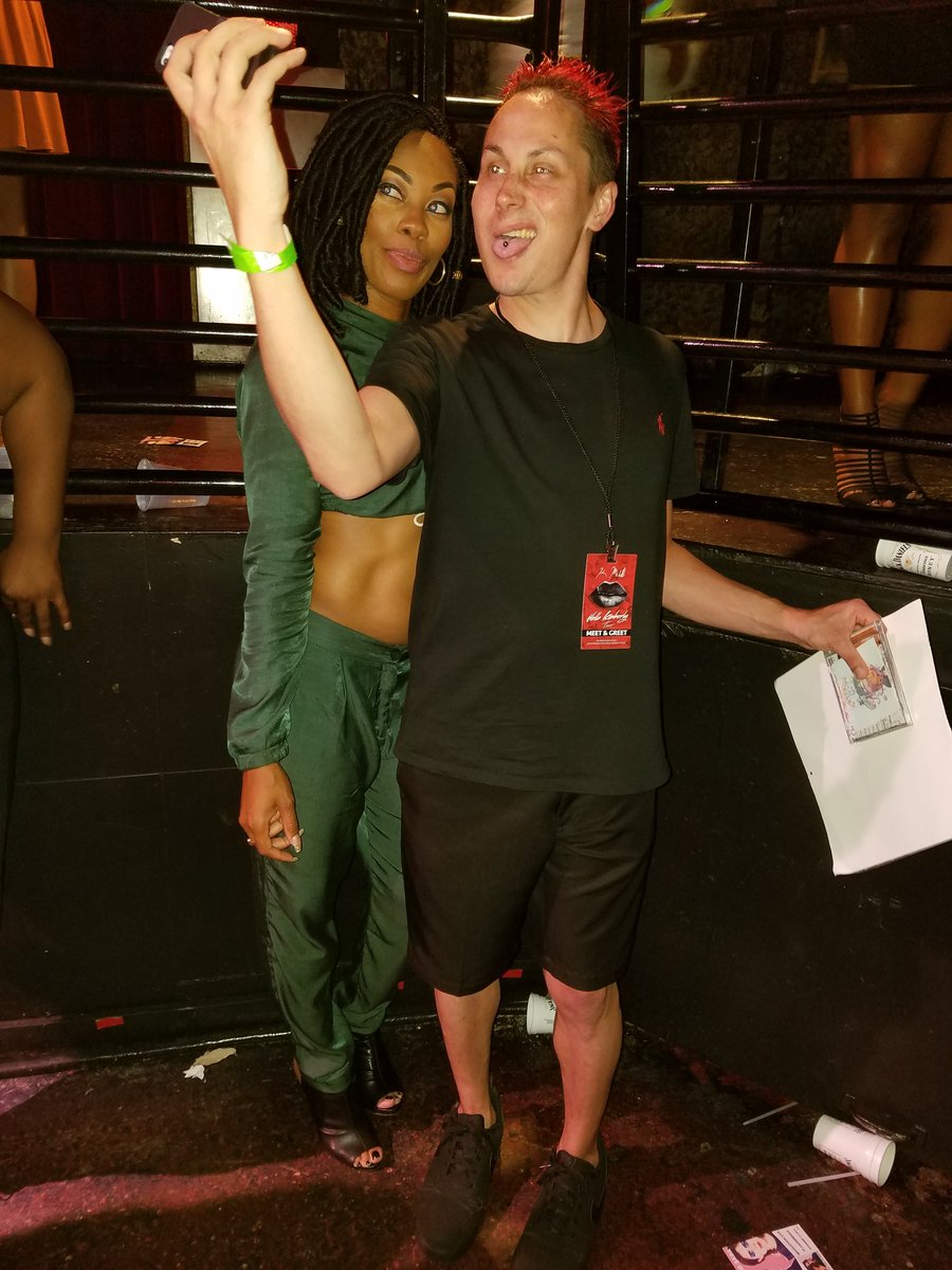 ThelmarciaW's tweet photo. We're Surrounded By Loveβ€ #FLRebels #HelloKimberlyTour @KarmelToasted @DuvalRebel https://t.co/ctKw7VM2pn