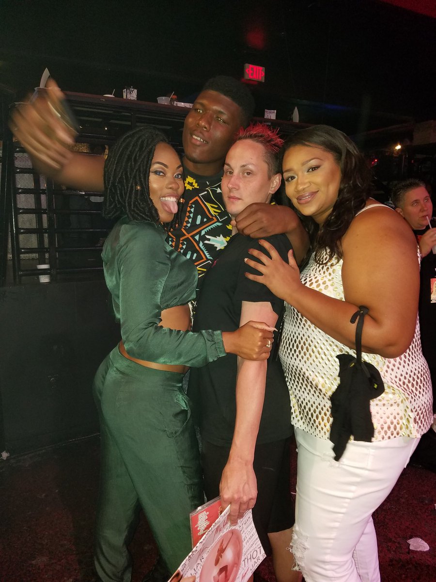 ThelmarciaW's tweet photo. We're Surrounded By Loveβ€ #FLRebels #HelloKimberlyTour @KarmelToasted @DuvalRebel https://t.co/ctKw7VM2pn