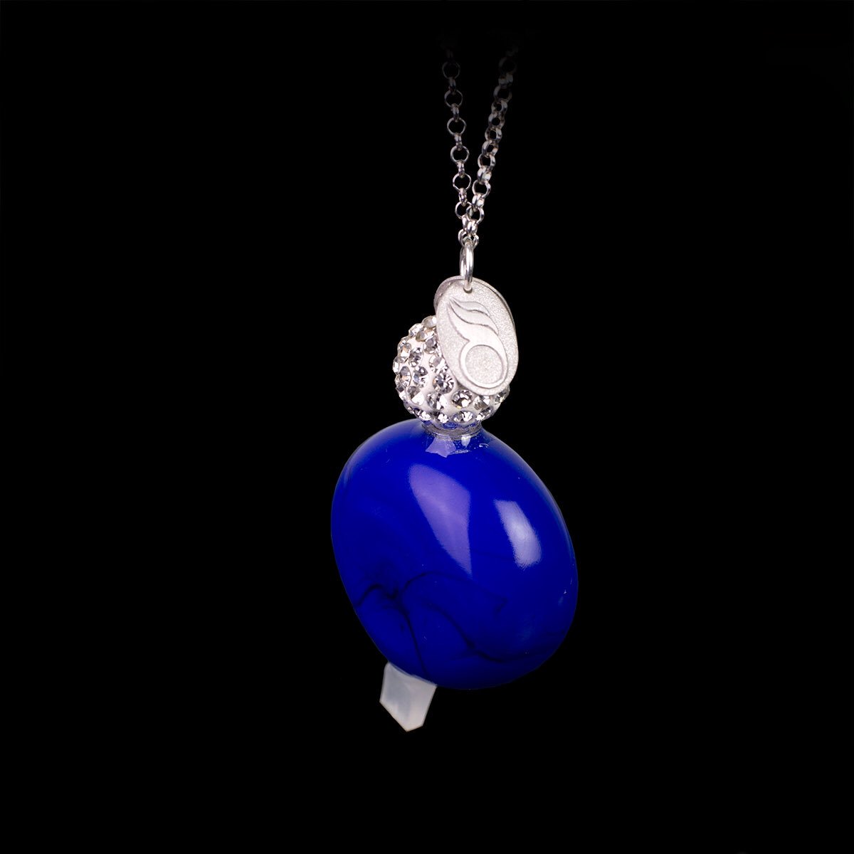 angelshareglass's tweet photo. What do think of these then? Beautiful glass jewellery with a secret shot inside. #secretshot #alternativehipflask https://t.co/tq5fXswZke