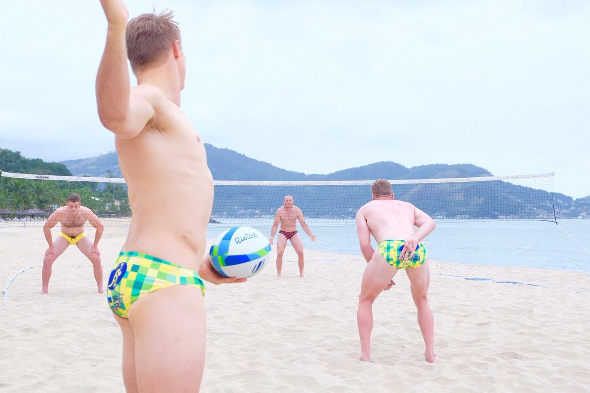 The men's rugby sevens team are getting right behind the Australian beach volleyball team in Portobello! #OneTeam