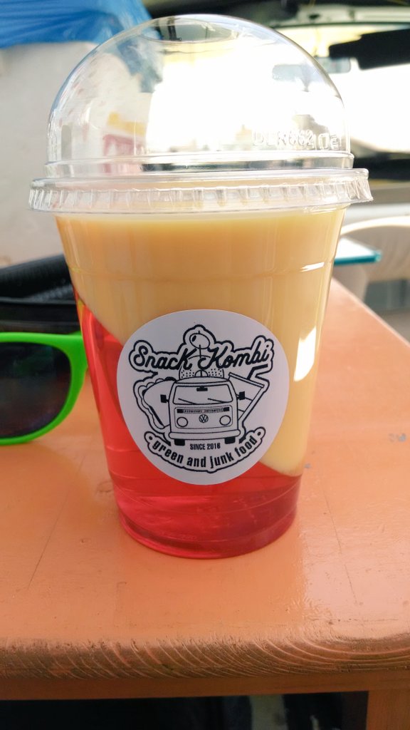 SnackKombi's tweet photo. ¿Que tal una gelatina de rompope y frambuesa con yoghurt natural y granola horneada? #TeEsperamosEnLaKombi https://t.co/x1U078FiFJ