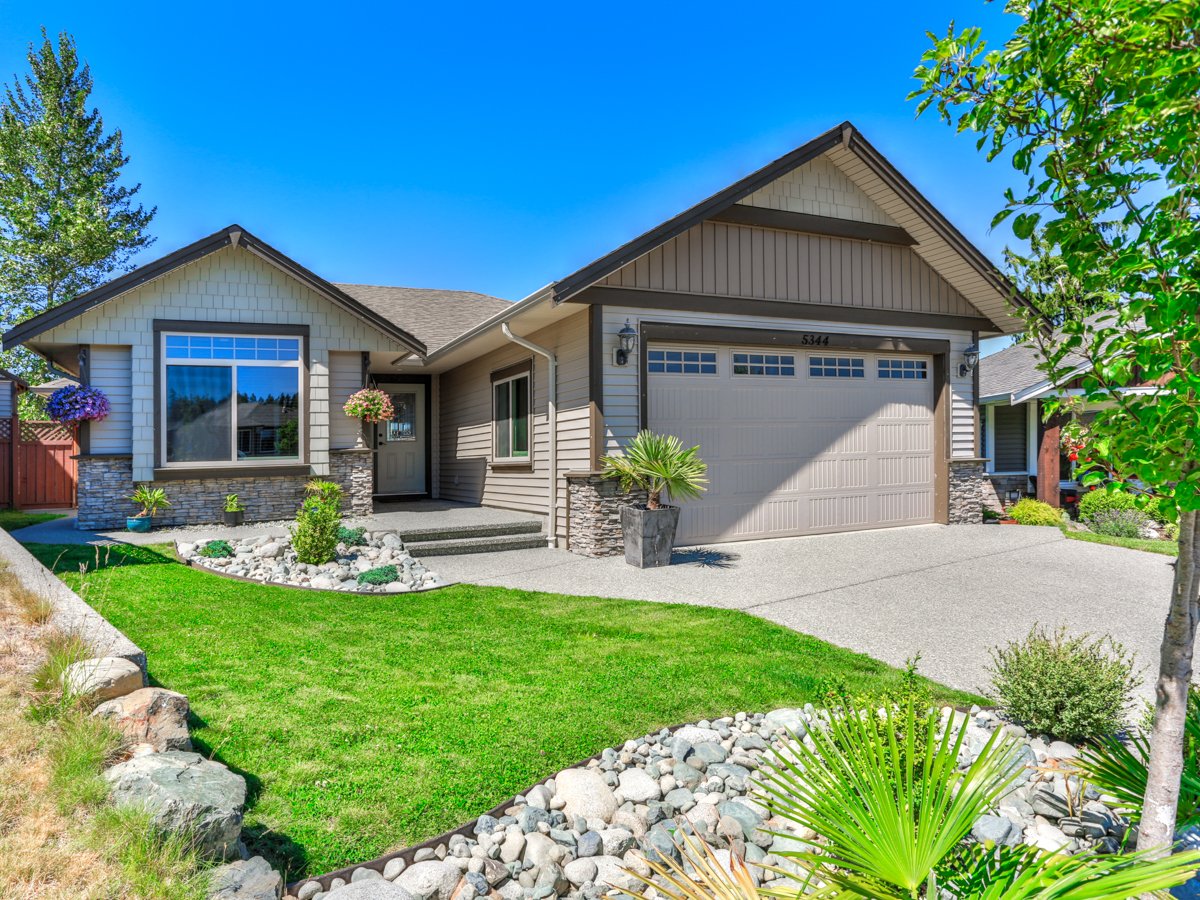 vihomesnanaimo's tweet photo. Today's #10amGem! Beautiful high-end rancher w/3 Bed, 2, Bath 1,515 SqFt #Nanaimo https://t.co/GfySfmhCC0 https://t.co/BlUujF3ZOe
