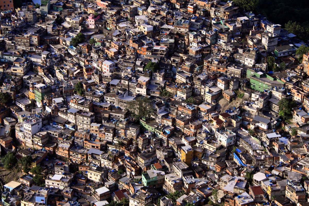 UNDP's tweet image. Over 800 million ppl live in #slums. We need to improve living conditions so everyone can live a happy life! #Goal11