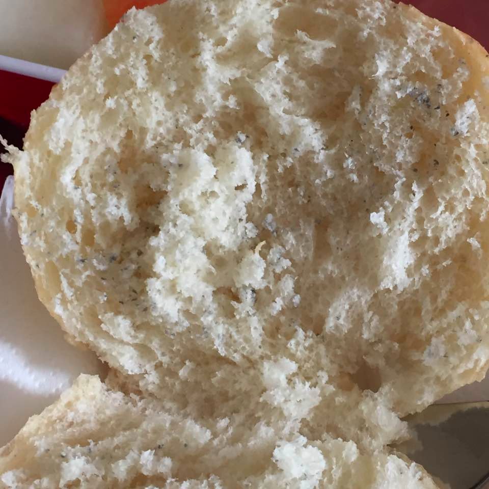 Rajesh_dic's tweet photo. Guys be careful ,today morning when I was travelling from Delhi to Mumbai by Air India 887 seen fungus in bread https://t.co/3zYn5n4Bhg
