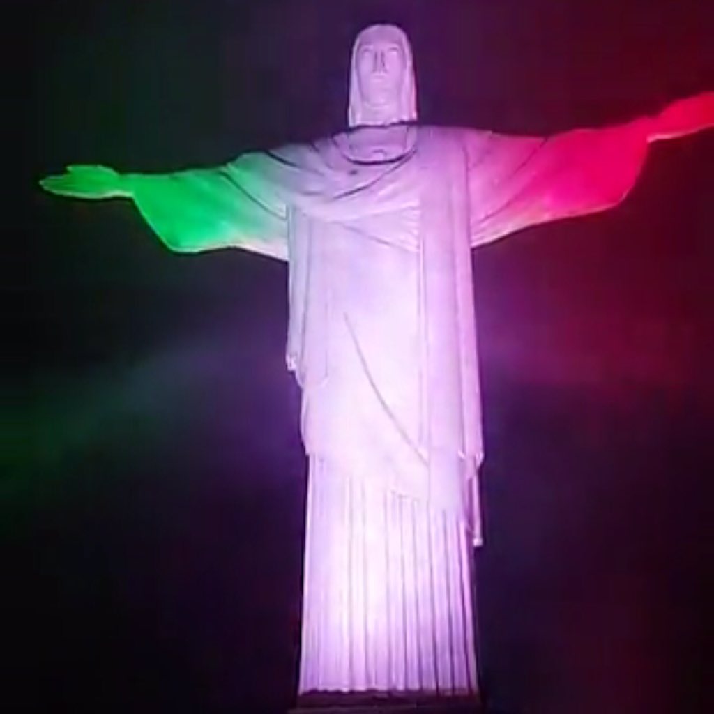 Coninews's tweet photo. Il Cristo di Rio de Janeiro abbraccia l'Italia! https://t.co/gKNgztSRmq