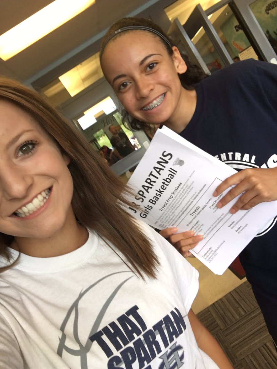 FHCgirlsbball's tweet photo. Huge S/O to @MackinseyH and @amanda020100 for representing FHC GBB at Warren Elem. tonight! #YOURprogram #proudcoach https://t.co/TctRkxOqnX